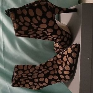 Hot Hot 🔥  Cheetah printed Walter Steiger ankle boots